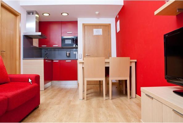 Apartahotel Castejón de Sos מראה חיצוני תמונה